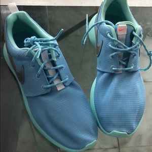 Womens nike shoes size 6 youth